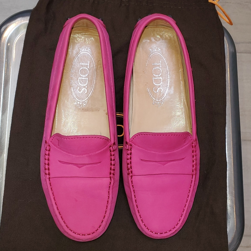 Tod's Gommino Driving Shoes in Pink